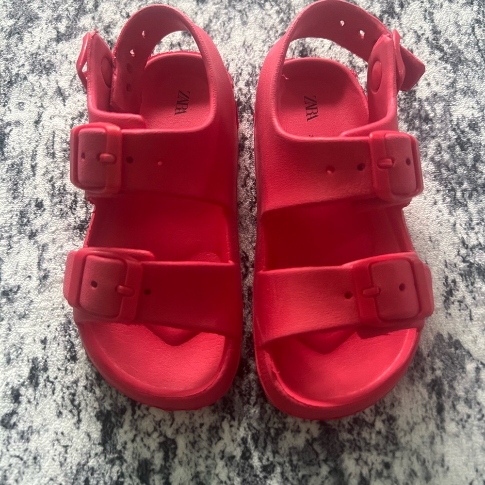 Zara Kids Red Buckle Sandals size‎ 23